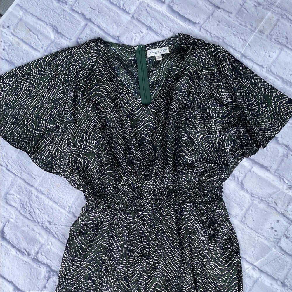 Chic Green Patterned Romper - image 1